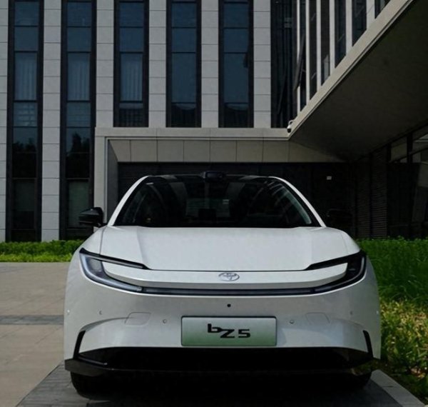 个股配资 一汽丰田bZ5：以稳致远的电动生活新提案，献给父亲的科技孝心